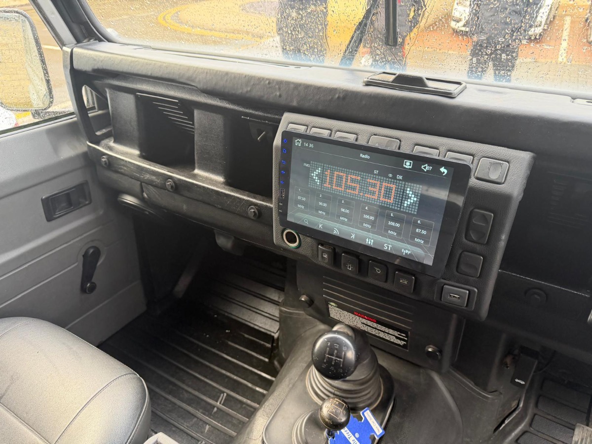 2003 Land Rover Defender 110 Image 8